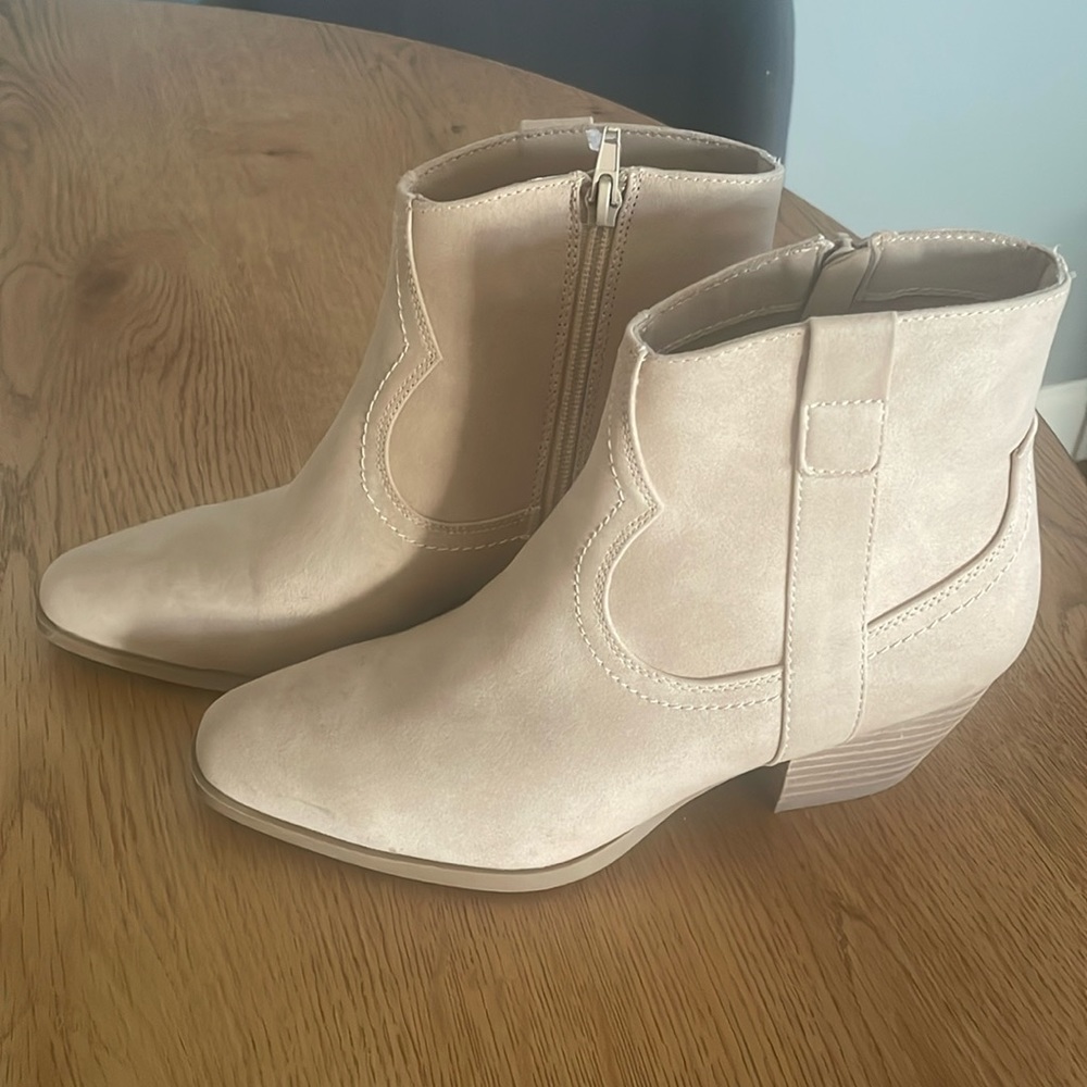 DV western booties